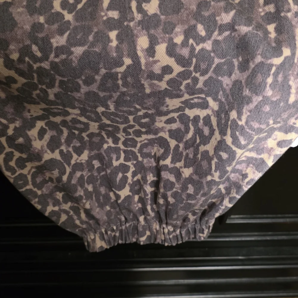 POL  Leopard Print Joggers with Pockets - Picture 8 of 8